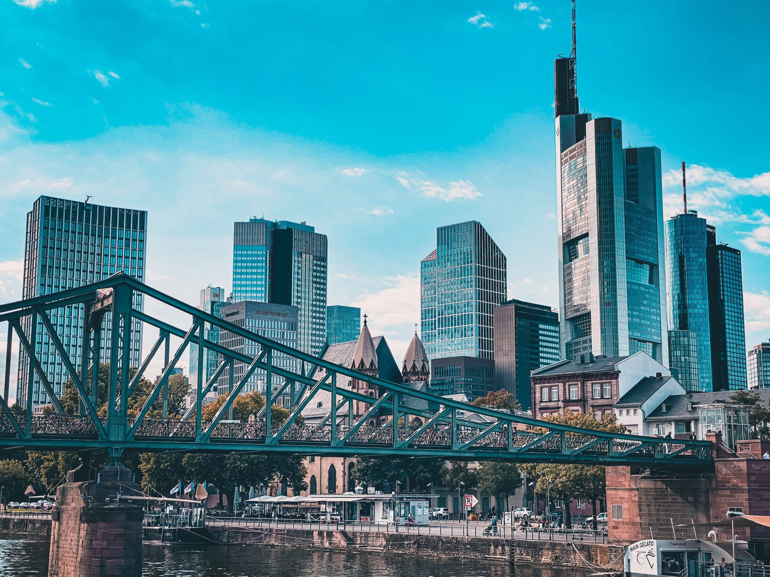 Frankfurt_sinan-erg-Xh7IYcRfMfs-unsplash_1
