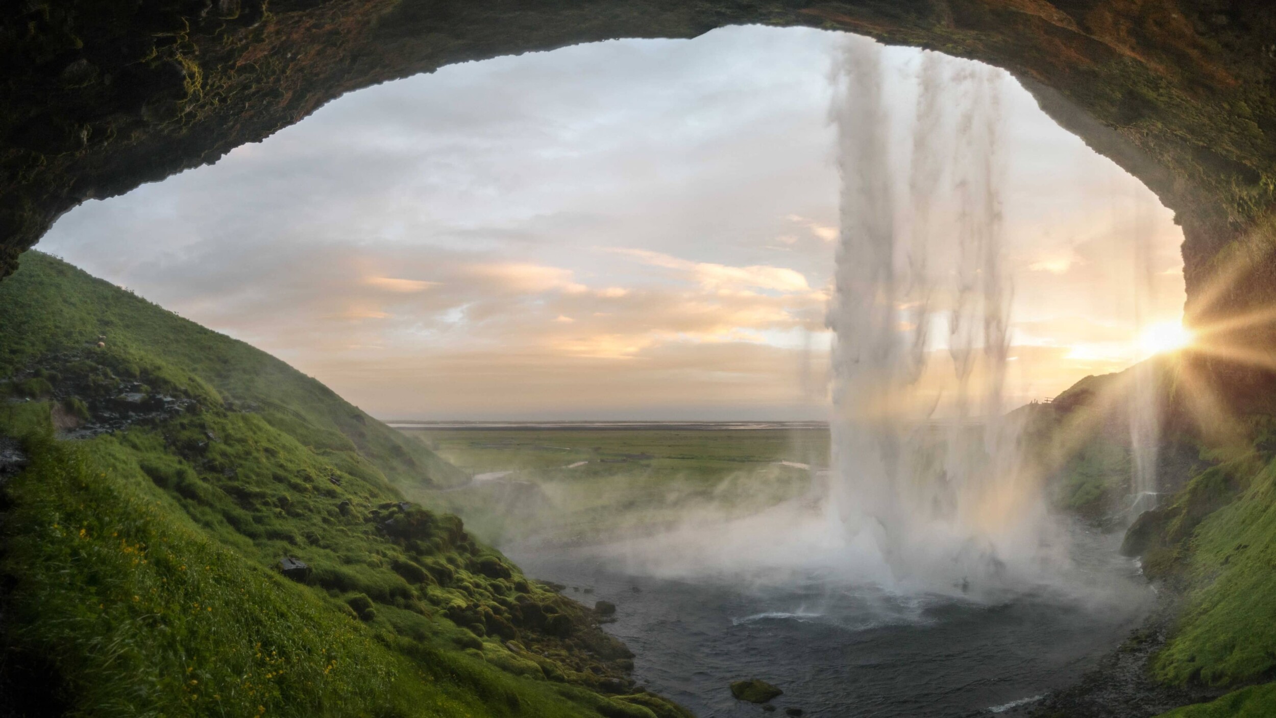 Island_joshua-sortino-IlvY3z4KVCI-unsplash