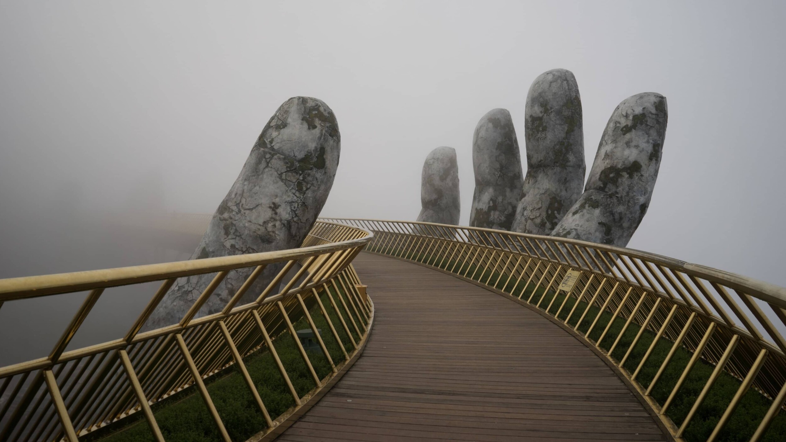 Vietnam_DaNang_aleksandr-barsukov-lN1fPT9J6DA-unsplash