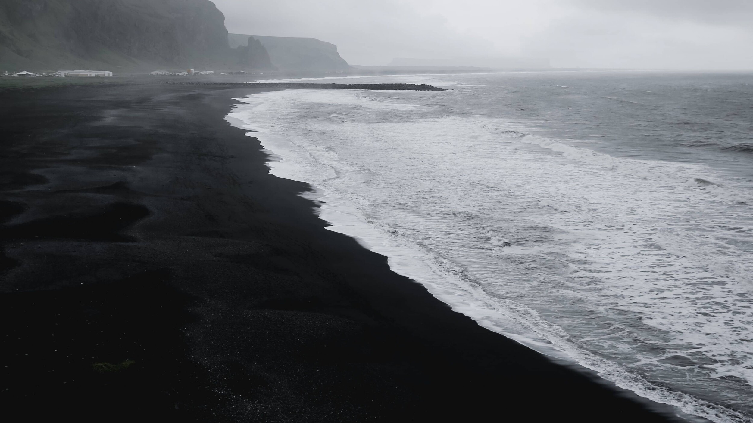 Island_schwarzer_Strand_connor-dugan-2l9BhKOvSNI-unsplash