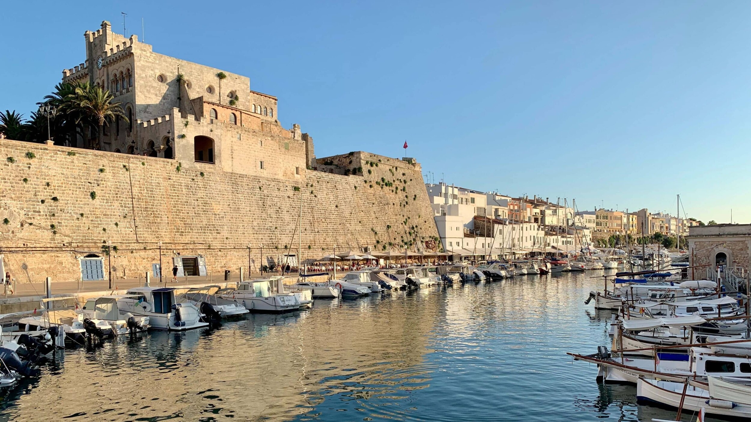 Spanien_Menorca_MahoN_alberto-almajano--R6pSmkfSfY-unsplash_1