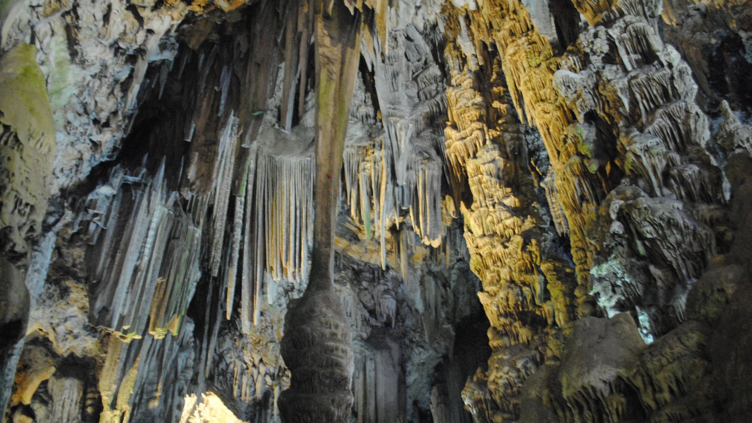 Kuba_Tropfsteinhöhle_jr-harris-gFeuNuVNWQg-unsplash