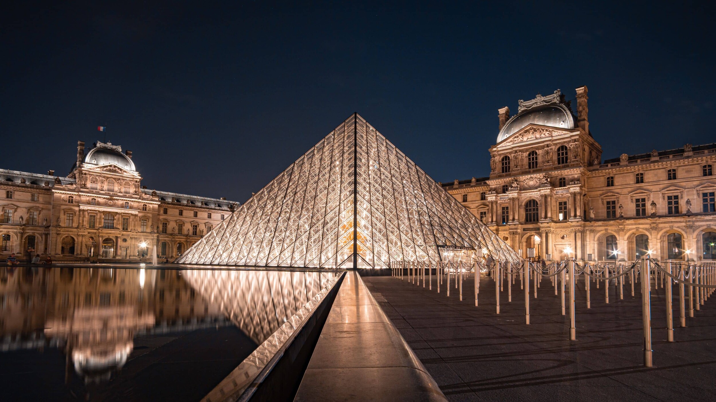 Paris_Louvre_michael-fousert-9s5MWNVwDXQ-unsplash