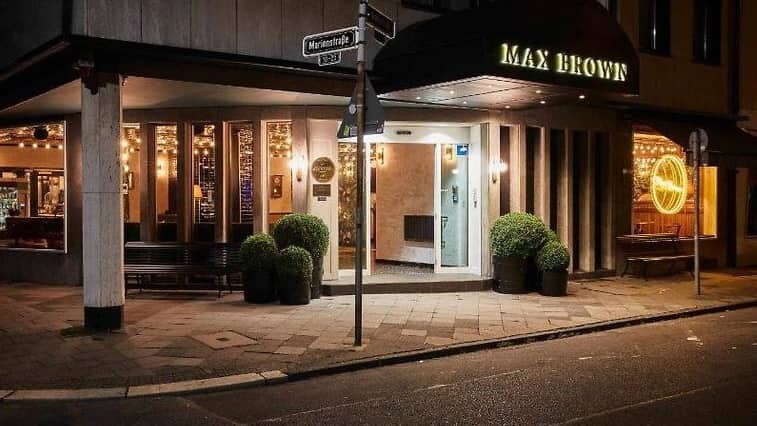Hotel_Max_Brown