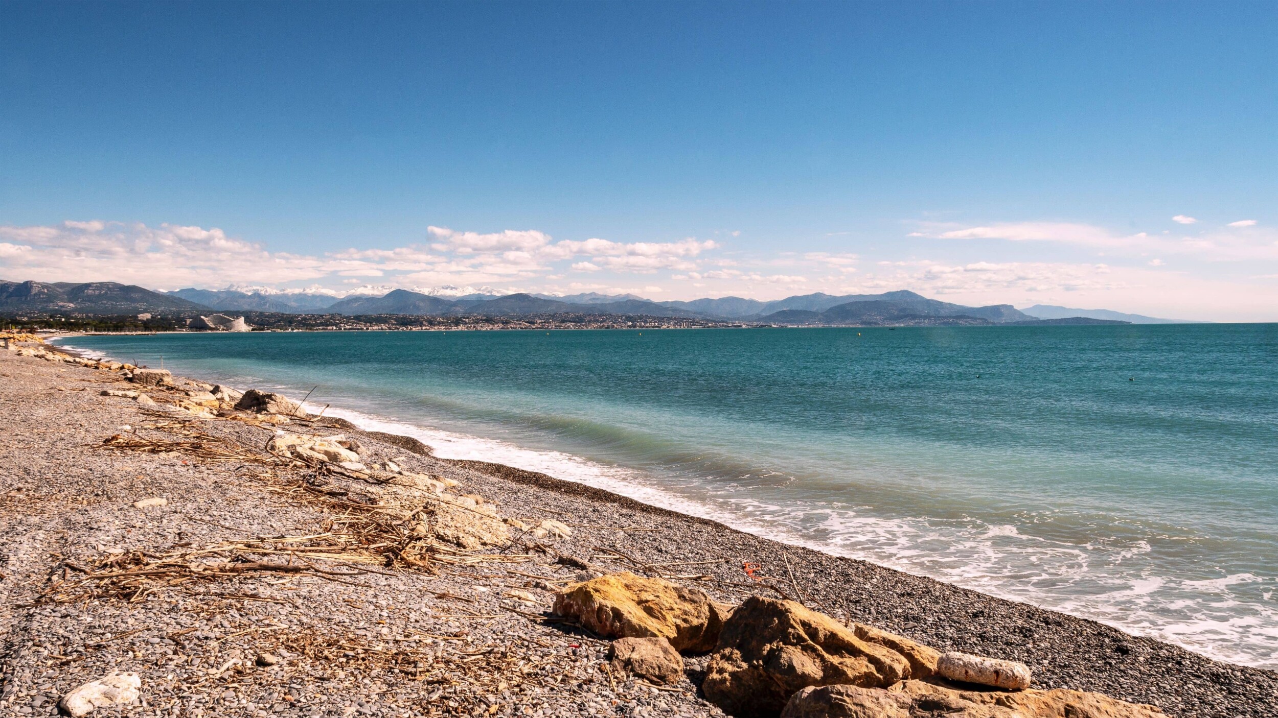 Cote_d&acute;Azur_Strand_anjuna-ale-wP9U8yShXQQ-unsplash