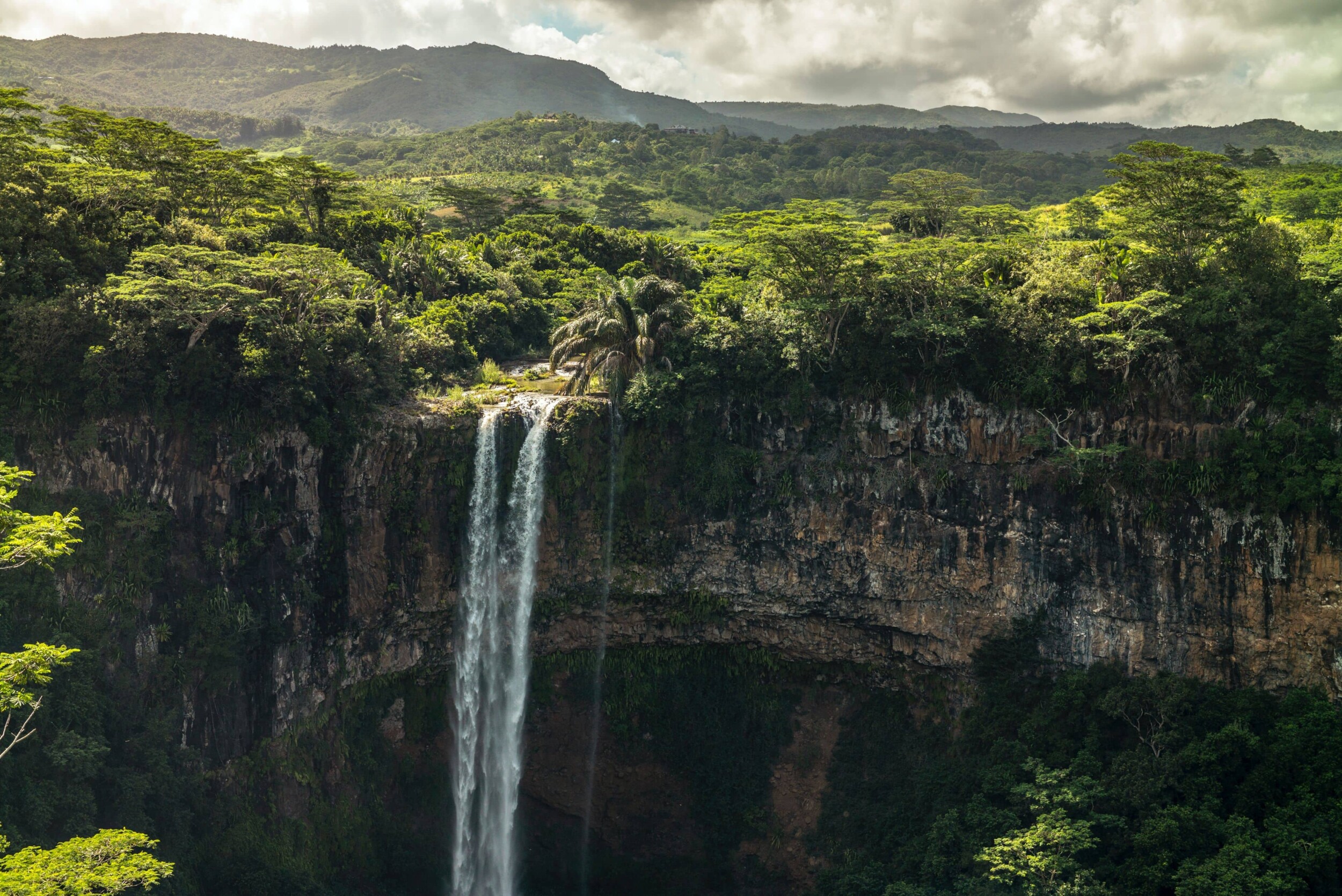 Mauritius_Wasserfall_fabienne-sypowski-meyer-EBUBRr9i4bk-unsplash