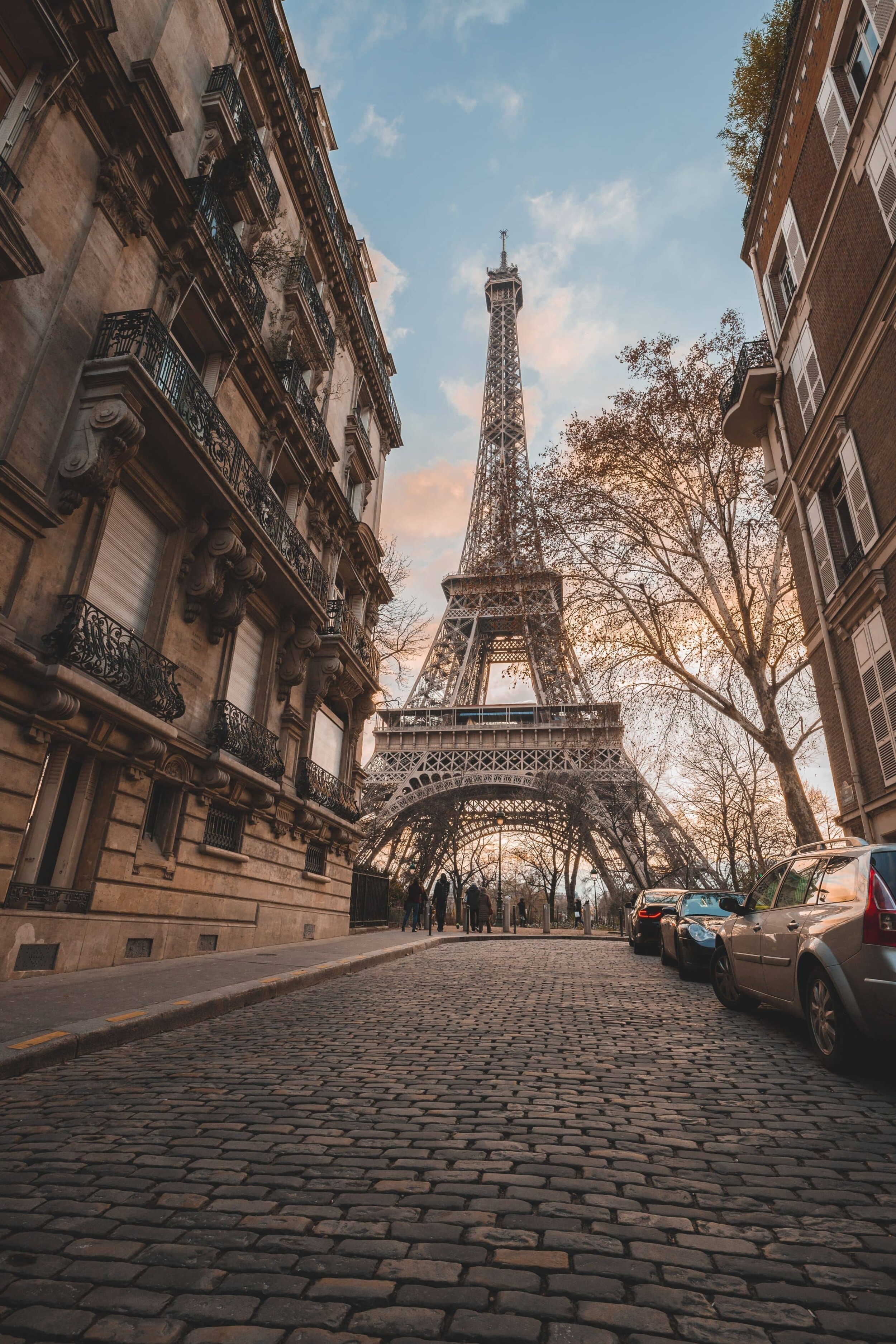Paris_Eiffelturm_hochkant_cyril-mazarin-WSvth_lwCi0-unsplash