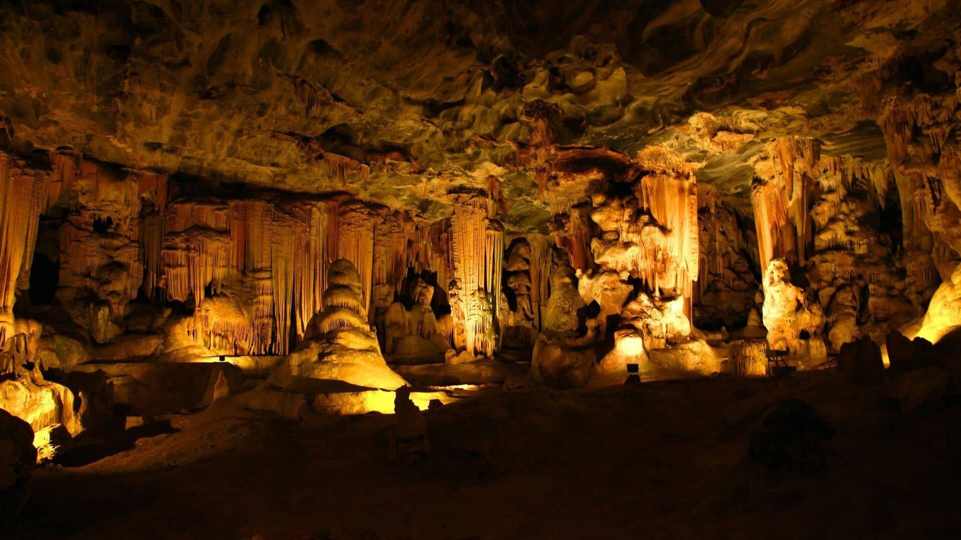 Suedafriak_Cango_Caves_dirk-toerien-boZMU4OZ6bE-unsplash_1