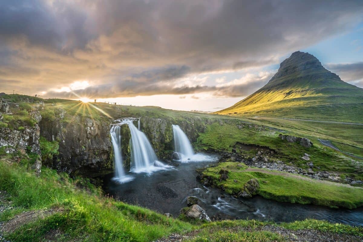 Island_Kirkelfelssfoss_bildrecht_luke-vodell-C7FXIG9DoaU-unsplash_1