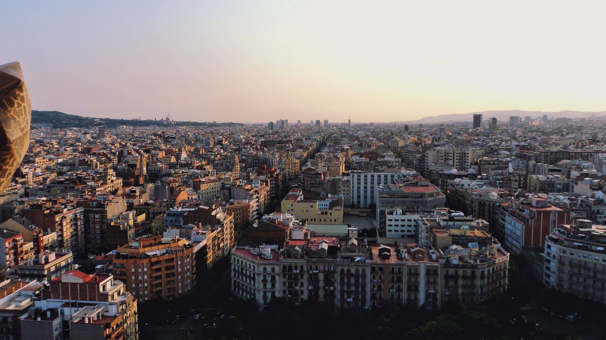 Spanien_Barcelona_Eixample_jorge-salvador-Vz0ZNqVI90k-unsplash