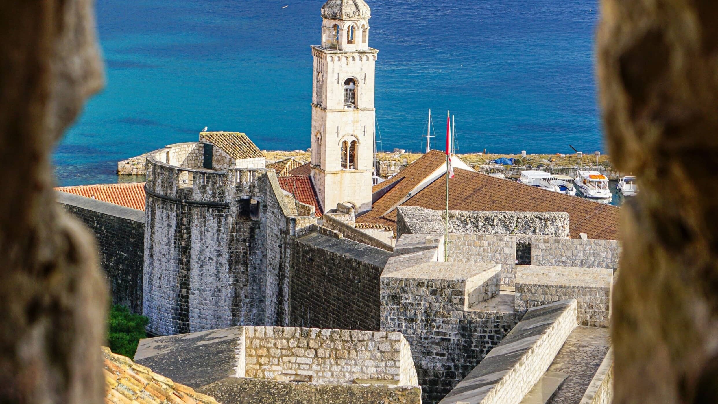 Kroatien_Dubrvnik-Stadtmauer_arber-pacara-W_mYw-c_xQU-unsplash_1