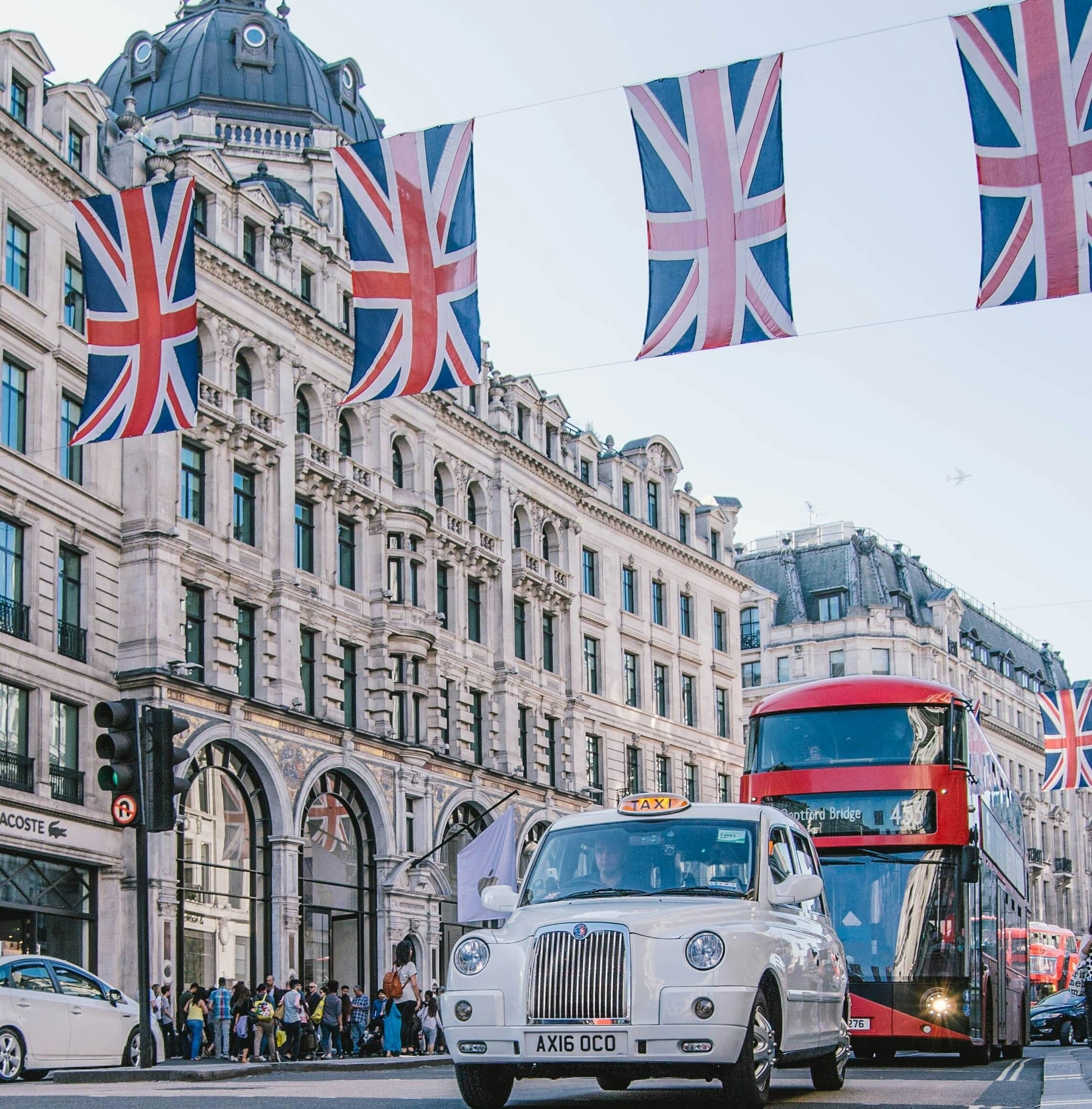 LONDON_sabrina-mazzeo-g-krQzQo9mI-unsplash