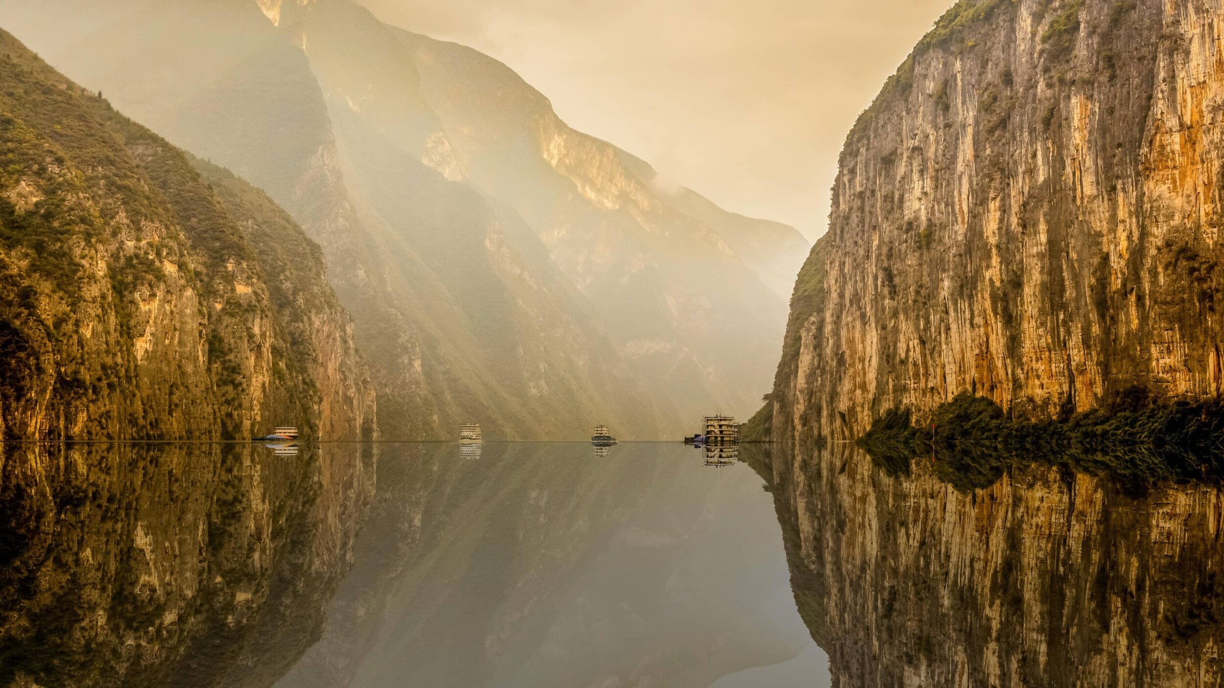 China_Yangtze_shane-young-hOwGHmNcncg-unsplash_2