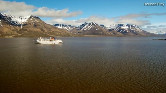 5aoicblrz_rectangle-570x320-0x242-2938x1892