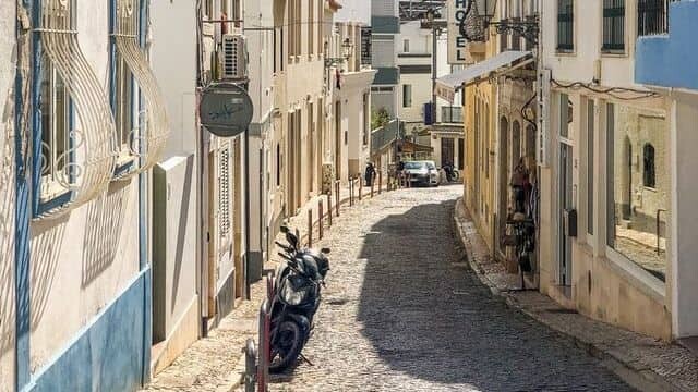 Portugal_Lagos_Unsplash_1_1