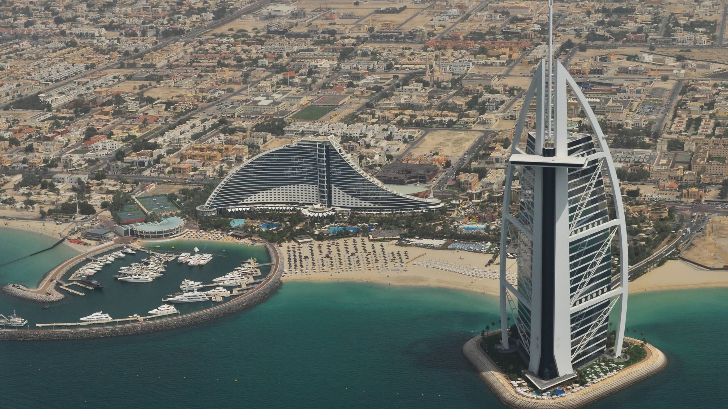Dubai_Ausblick_roman-logov-jomuw0-3F8A-unsplash
