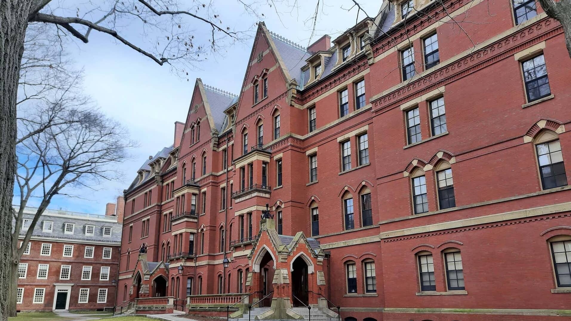 USA_Cambridge_harvard_somesh-kesarla-suresh-hWqrI3CyPuM-unsplash_1