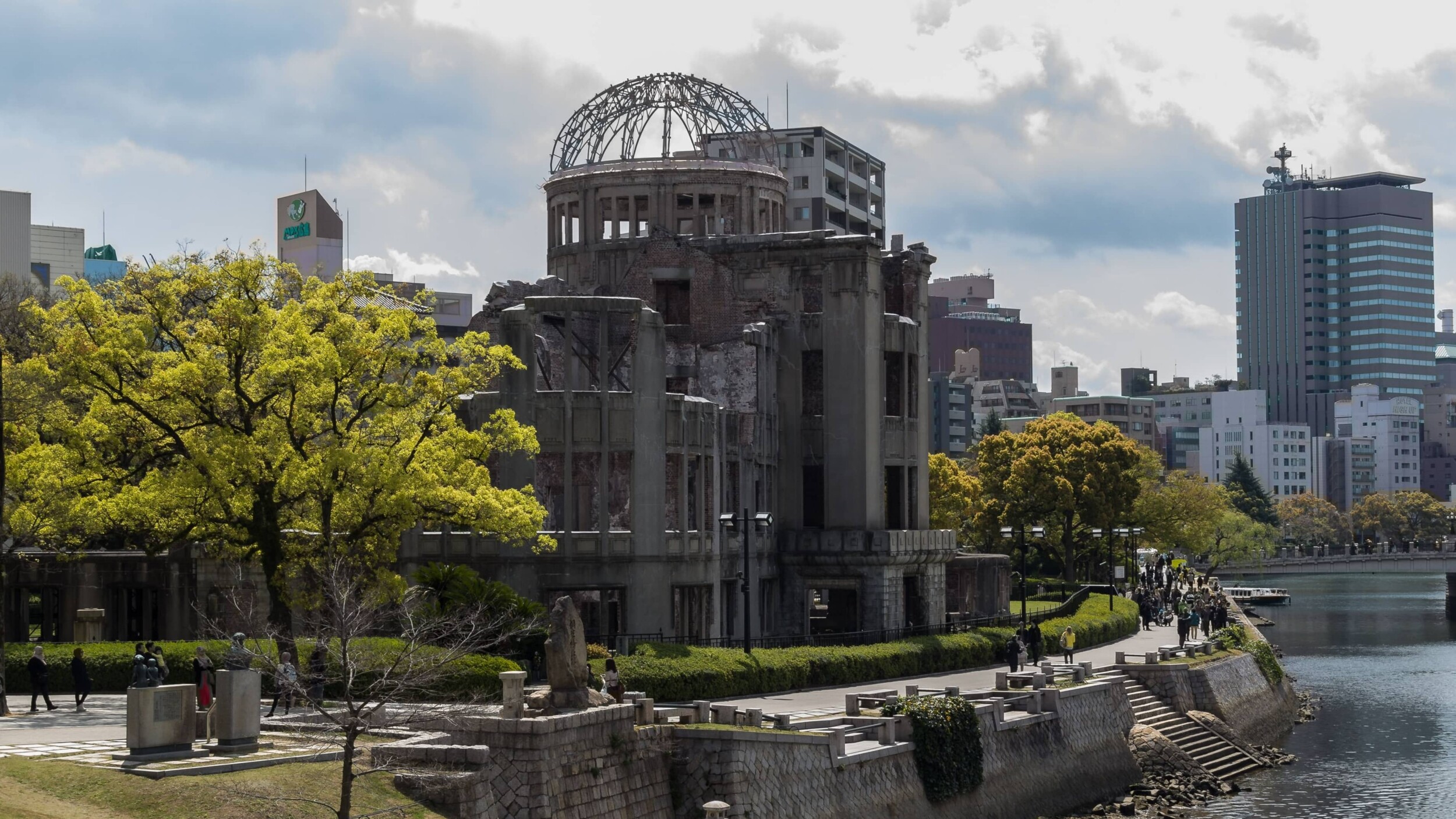 Hiroshima_terence-starkey-osnLGOV4kDE-unsplash