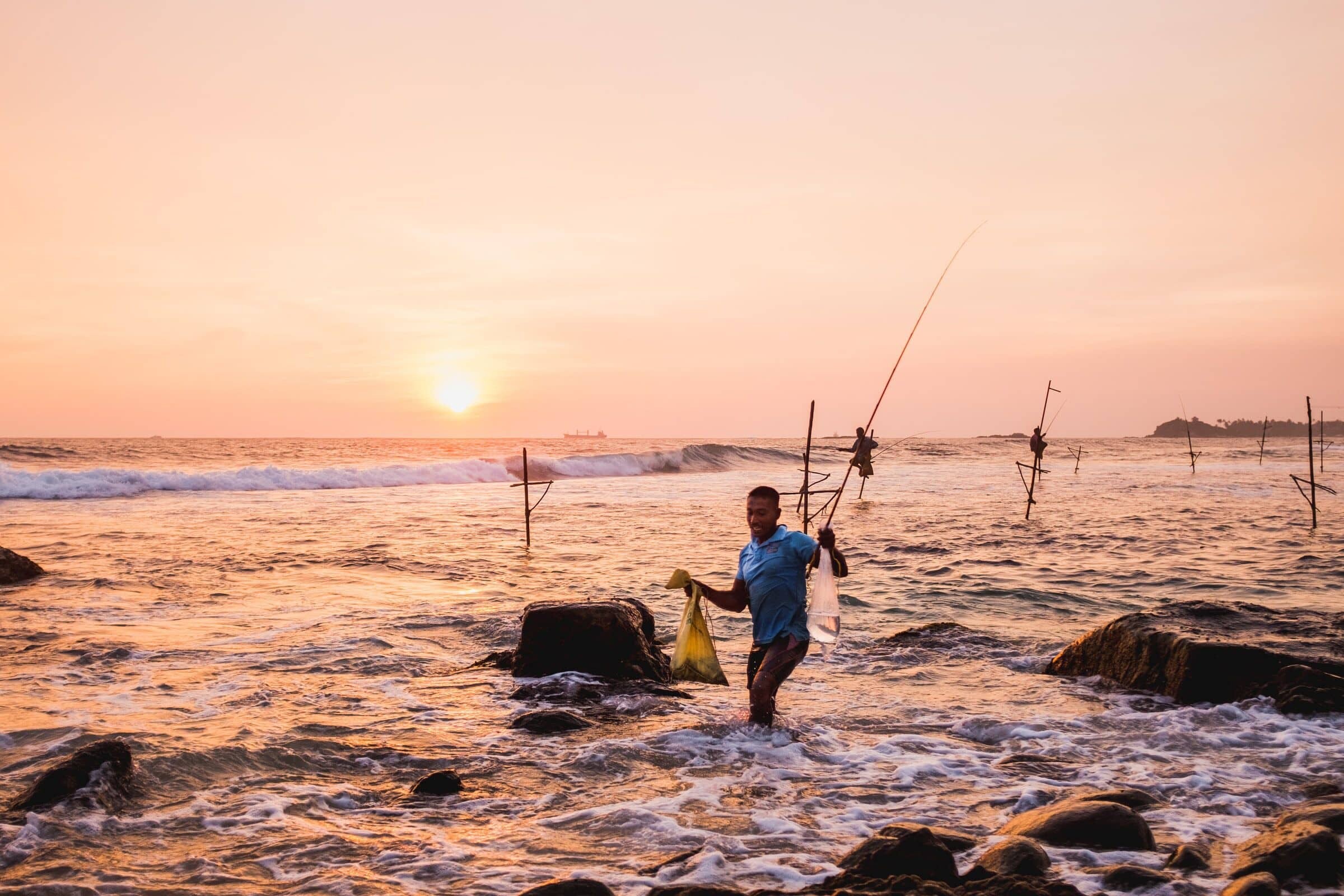 Sri_Lanka_Stelzenfischer_fredrik-ohlander-HA5k7riR7no-unsplash_1