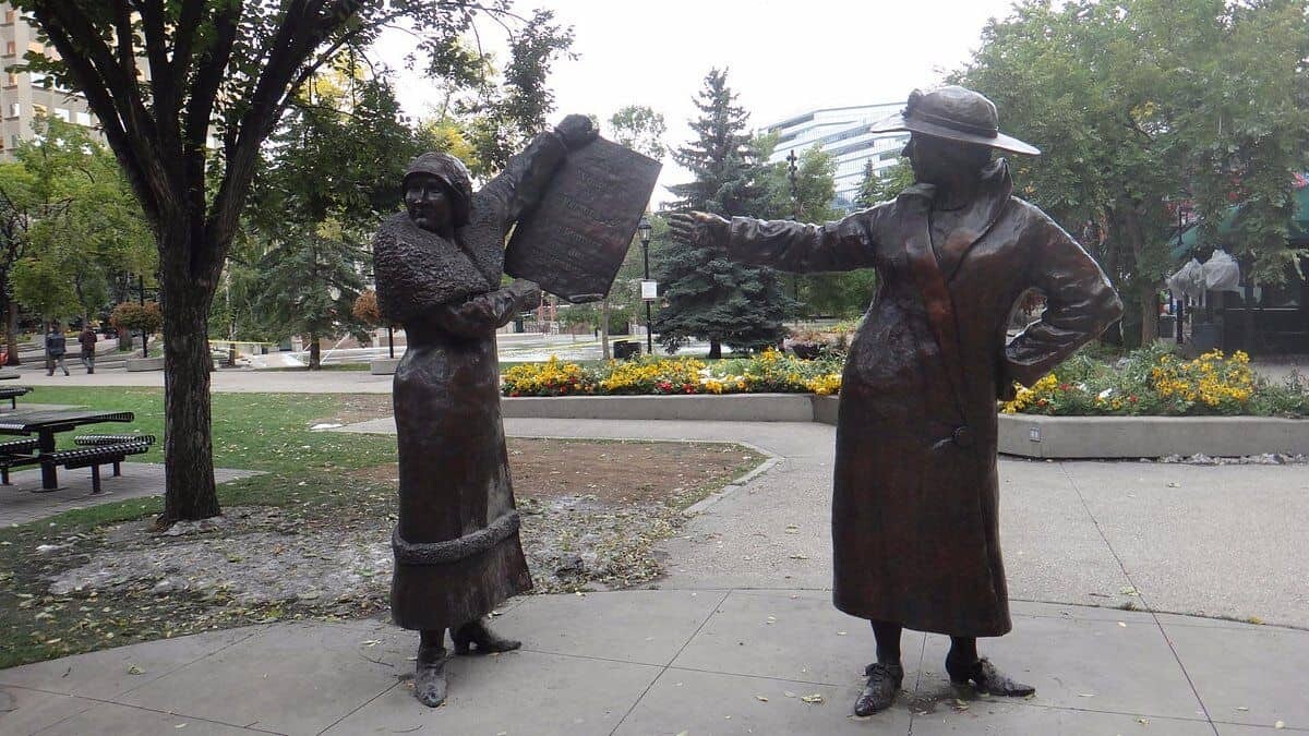 Calgary_Fampous5Statues_1