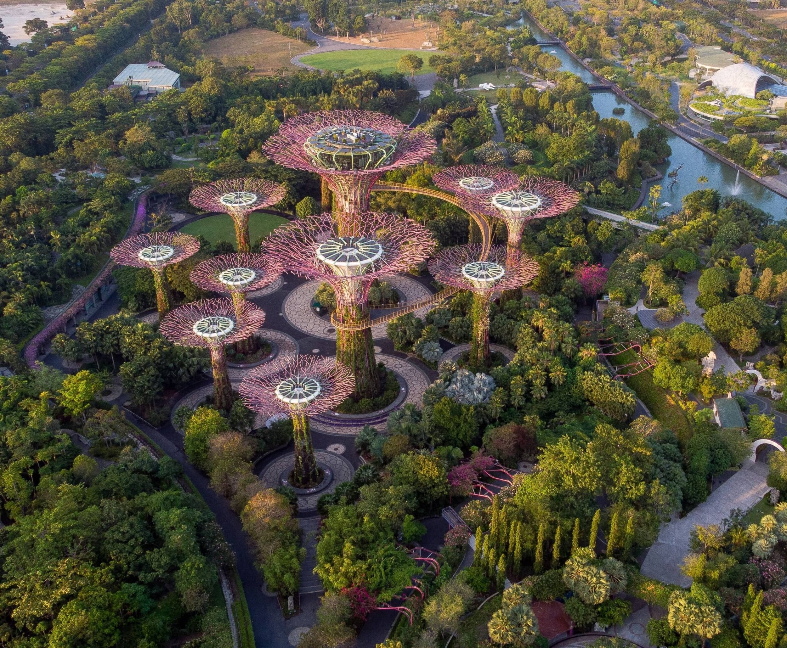 Singapur_GardensByTheBay_sergio-sala-VbB6HYunm04-unsplash