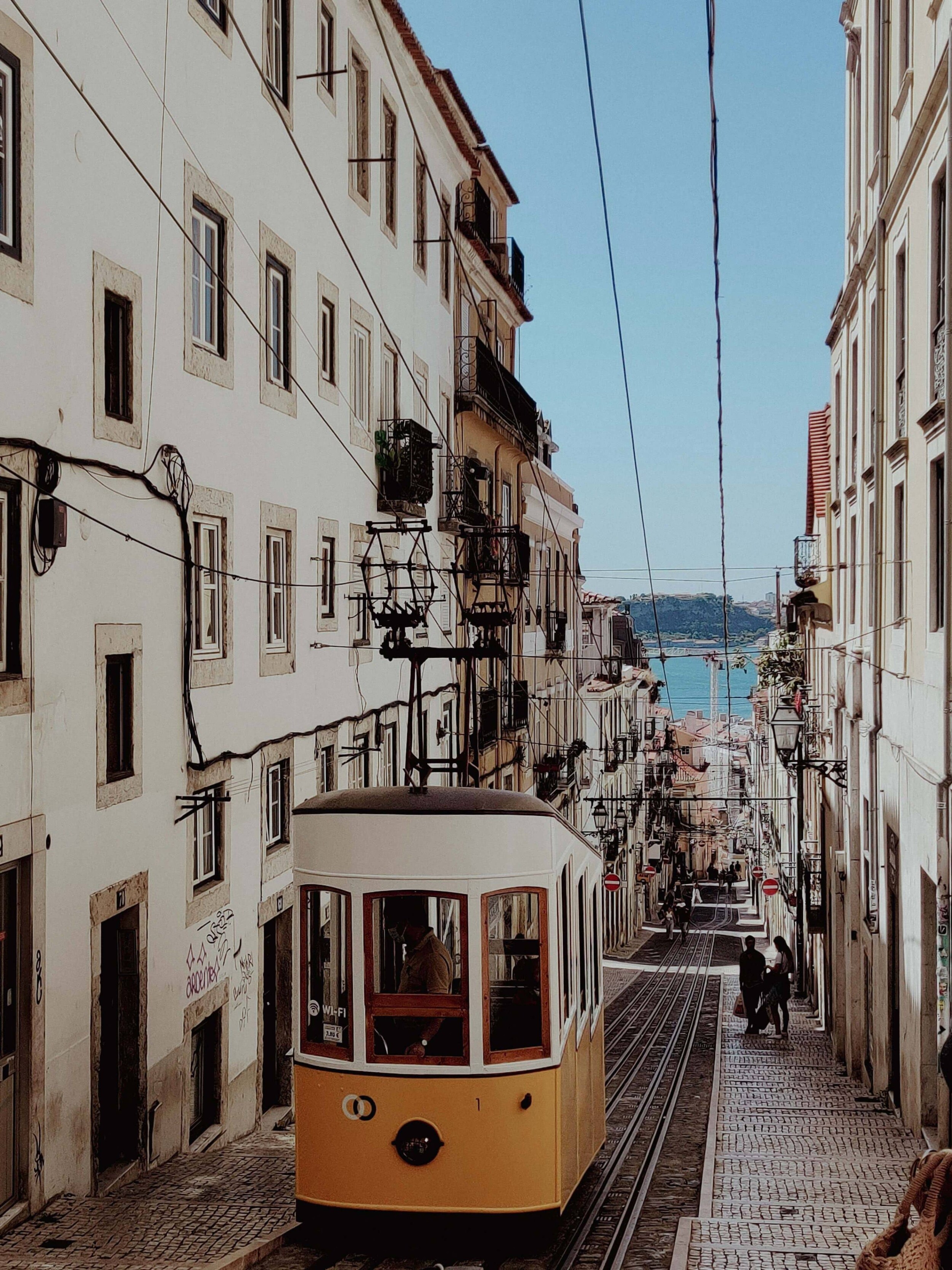 Portugal_Lissabon_elizaveta-zaburunova-1Sq2i7eT5o0-unsplash_1
