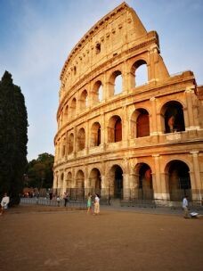italien_colosseum_1